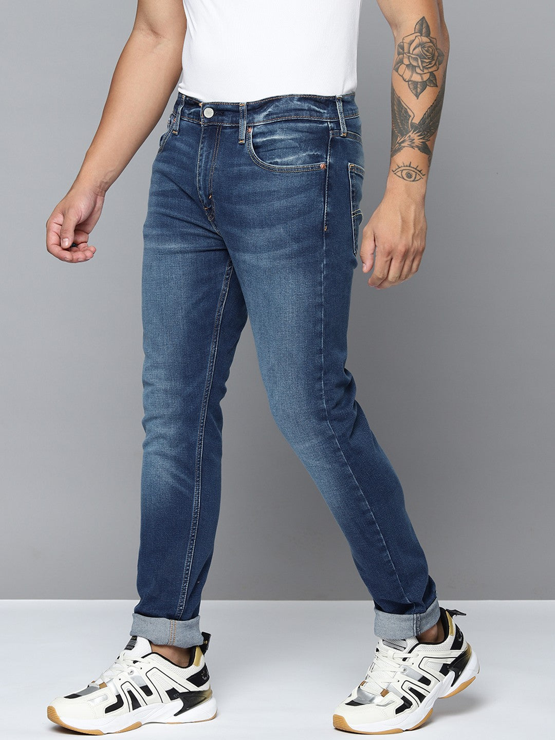 Men's 512 Blue Slim Tapered Fit Mid Rise Jeans - 17cbb2a6-80ee-4144-9dd9-1b1633eba0e41699358654356-Levis-Men-Blue-512-Slim-Fit-Heavy-Fade-Stretchable-Jeans-733-2 View