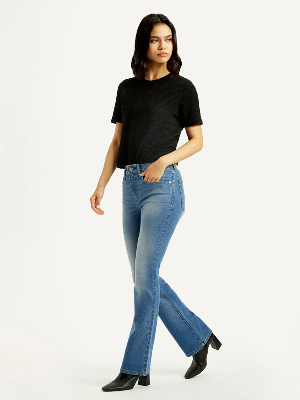 Women's 725 Med Indigo Flared Fit High Rise Jeans