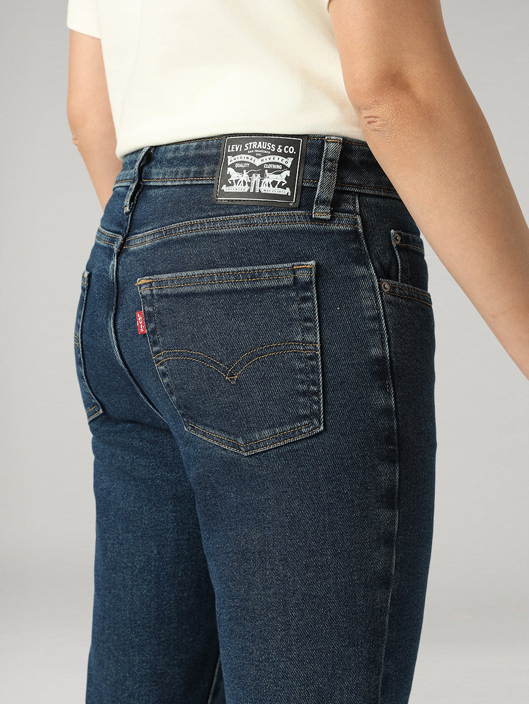 Women's 725 Dark Blue Bootcut Fit High Rise Jeans - Detail View