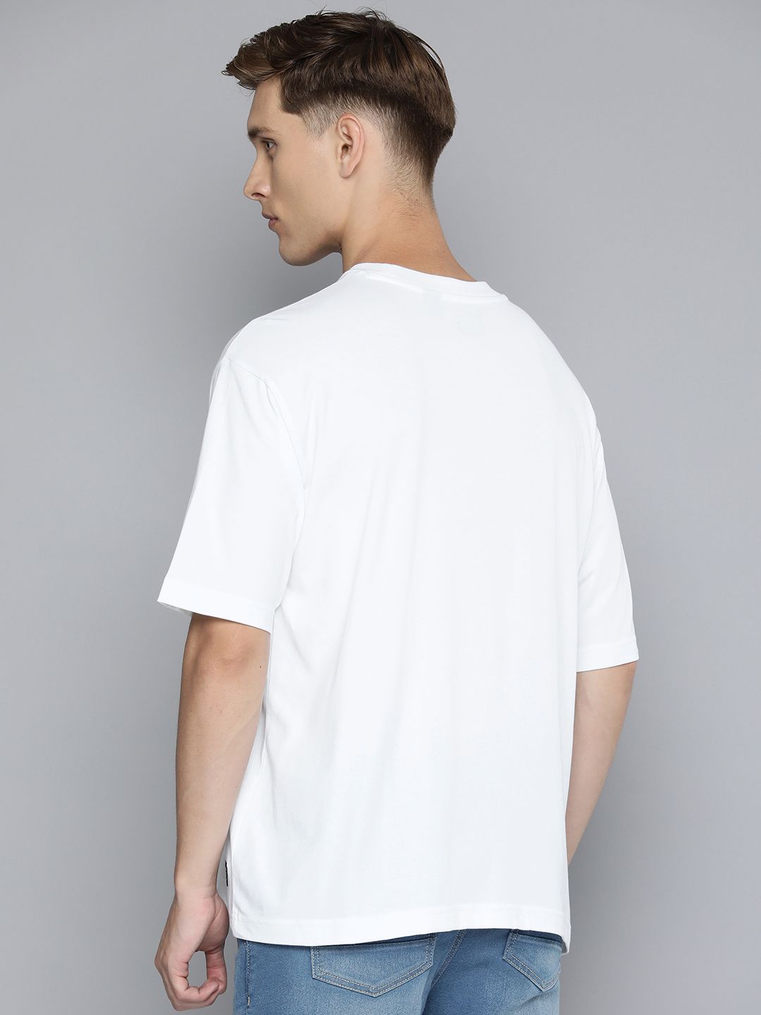 Men's Solid Loose Fit T-shirt - 2ee8355a-d9e7-4d00-841a-b6394ce574241710997979730-Levis-Men-Tshirts-6821710997979423-4 View