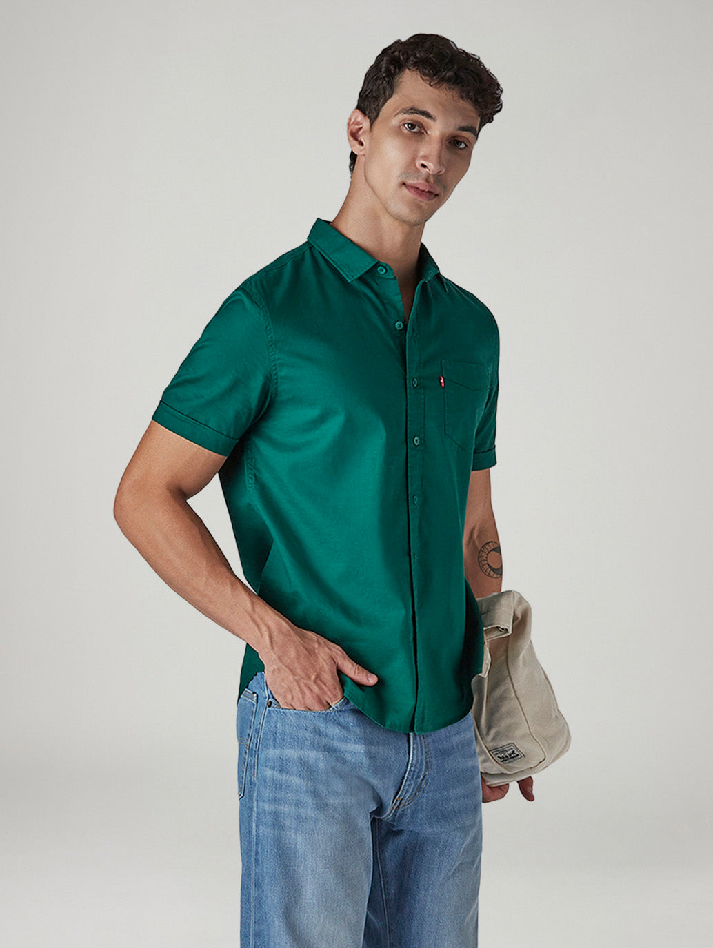 Men's Solid Button Down Collar Slim Fit Oxford Shirt