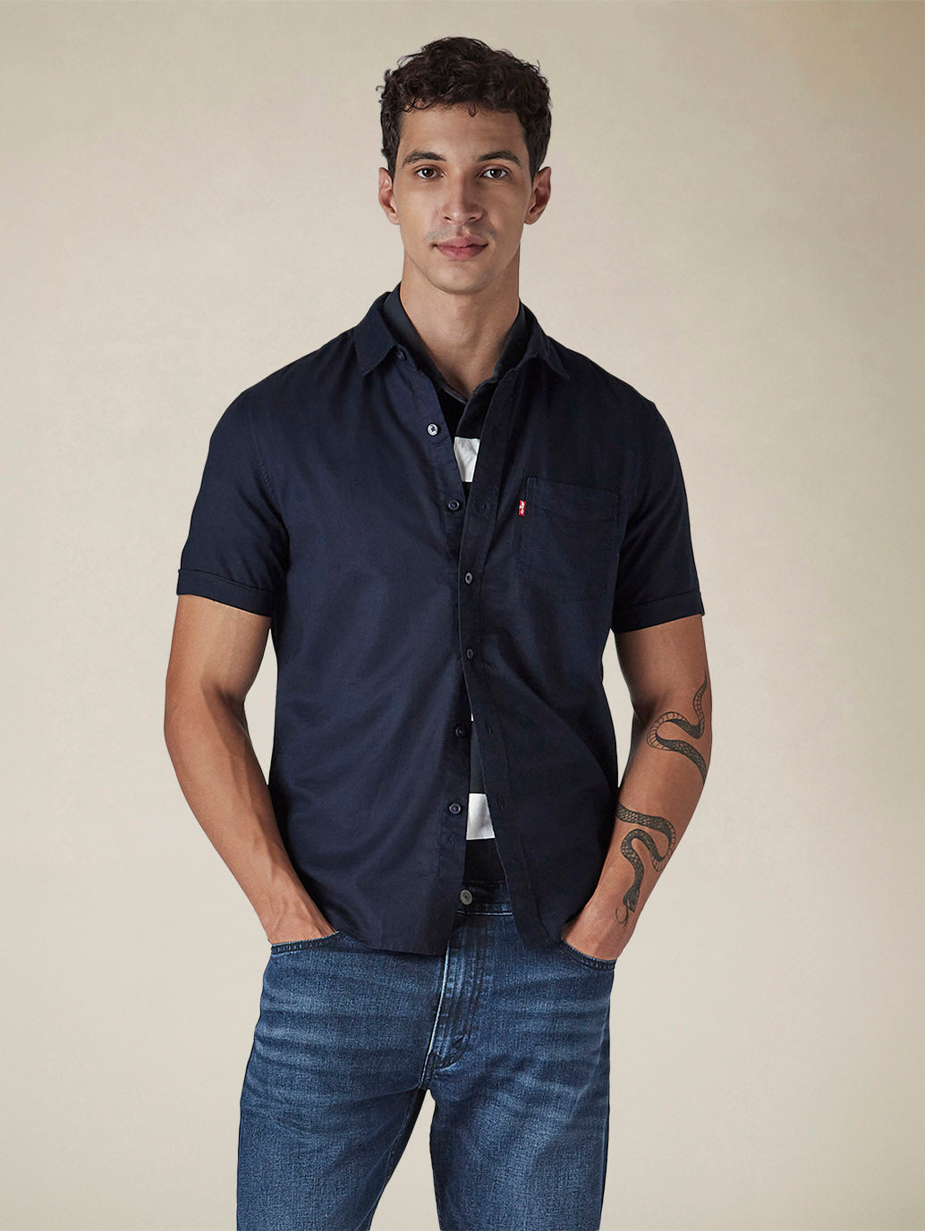 Men's Solid Button Down Collar Slim Fit Oxford Shirt