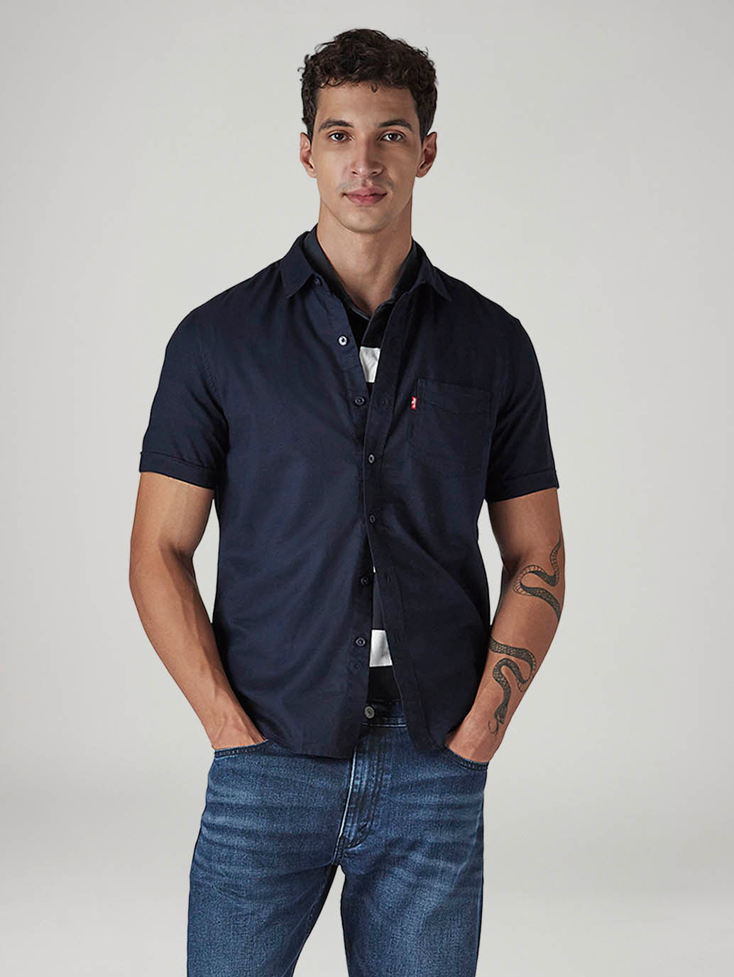 Men's Solid Button Down Collar Slim Fit Oxford Shirt