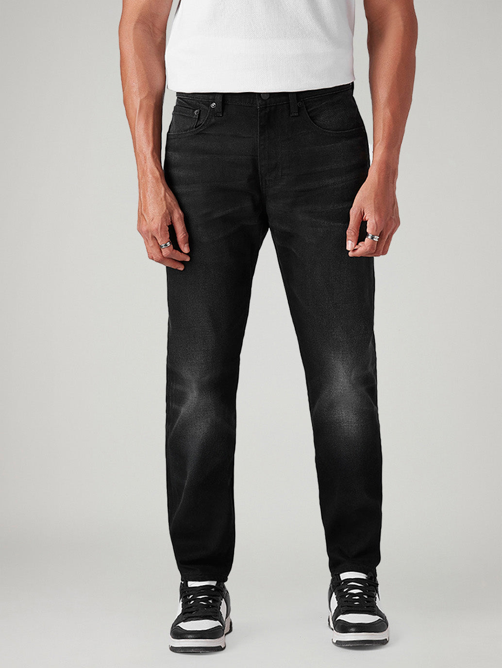 Men's 512 Black Slim Tapered Fit Mid Rise Selvedge Jeans - Front View