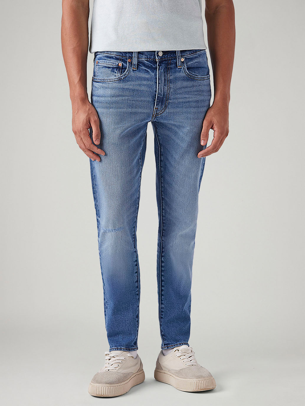 Men's 512 Light Blue Slim Tapered Fit Mid Rise Jeans - Front View