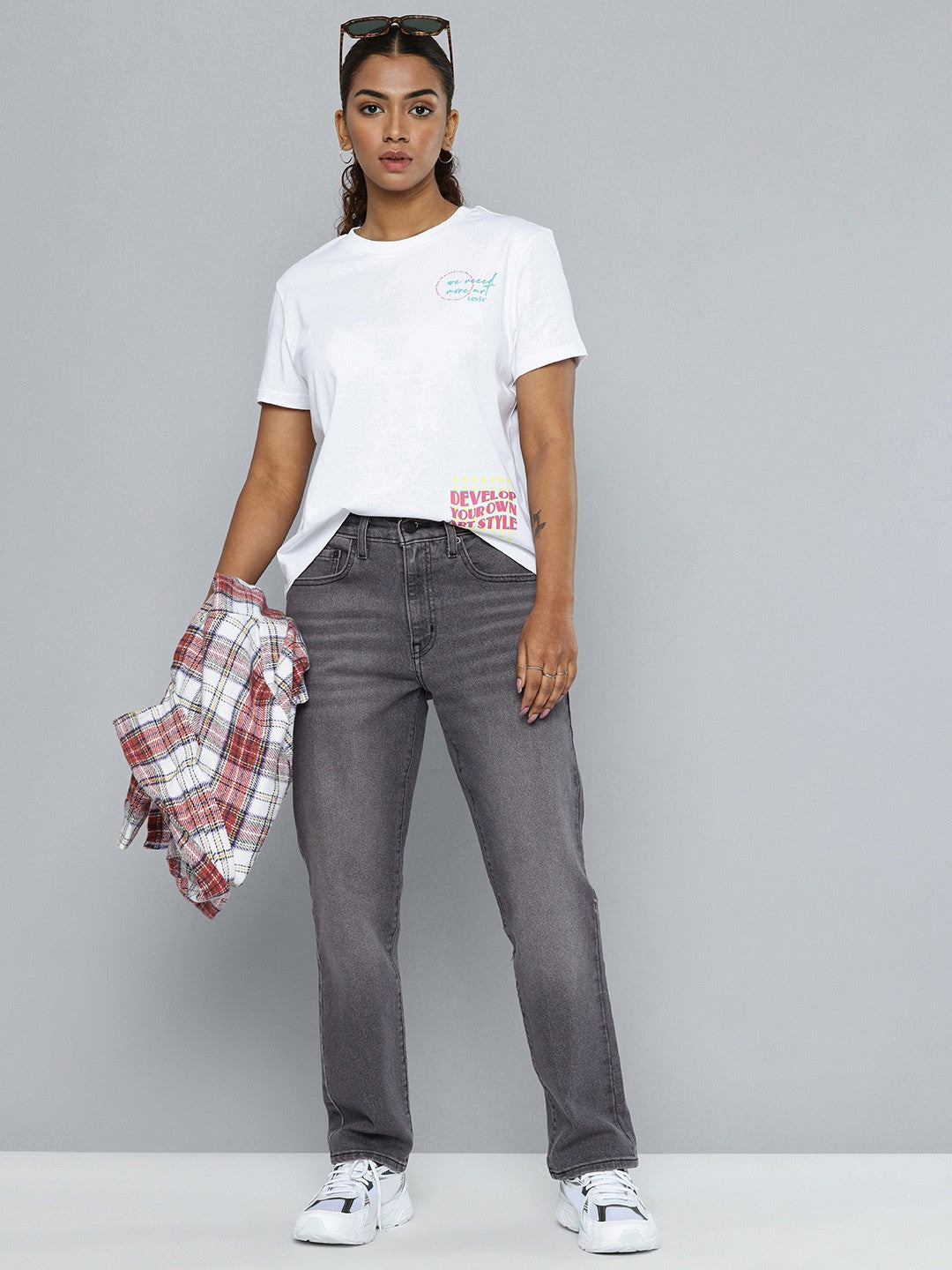 Women's 724 Black Straight Fit High Rise Jeans