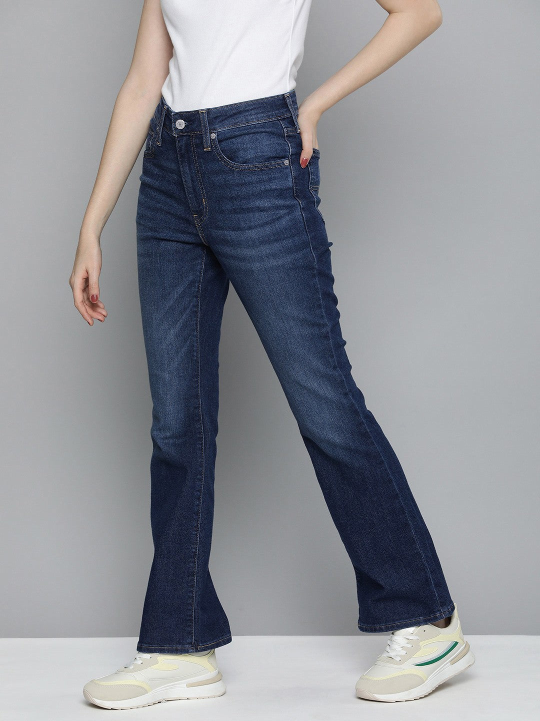 Women's 725 Blue Flared Fit High Rise Jeans - 7300ee36-1a98-45cd-8bac-dabb708683cf1706853222152-Levis-Women-Jeans-3681706853221725-2 View
