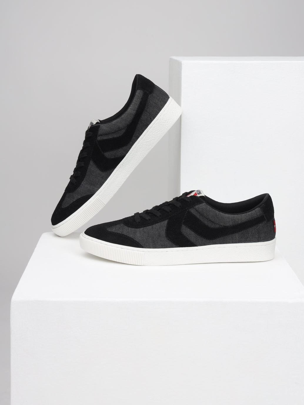 Men's Black Colorblock Sneakers - Style View