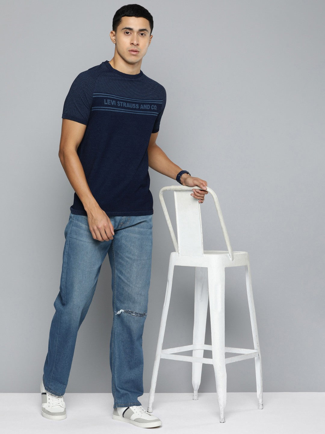 Men's 551 Blue Loose Fit Mid Rise Jeans - Style View