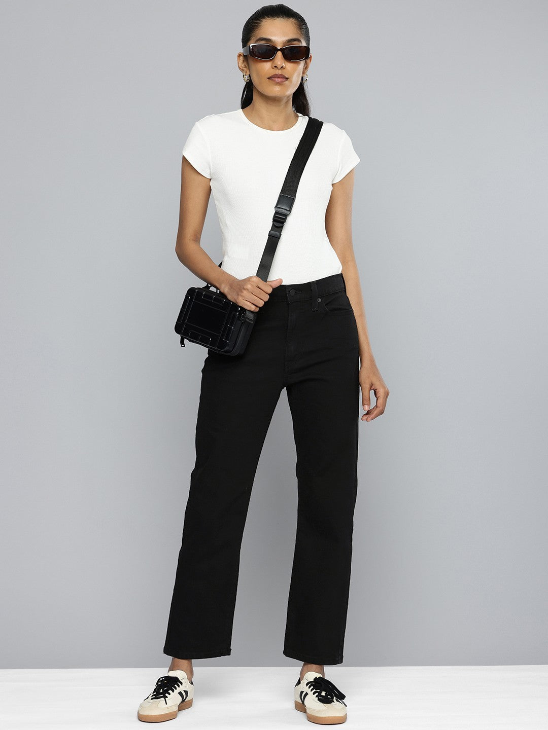 Women's Black Wedgie Straight Fit Mid Rise Jeans - 4 View