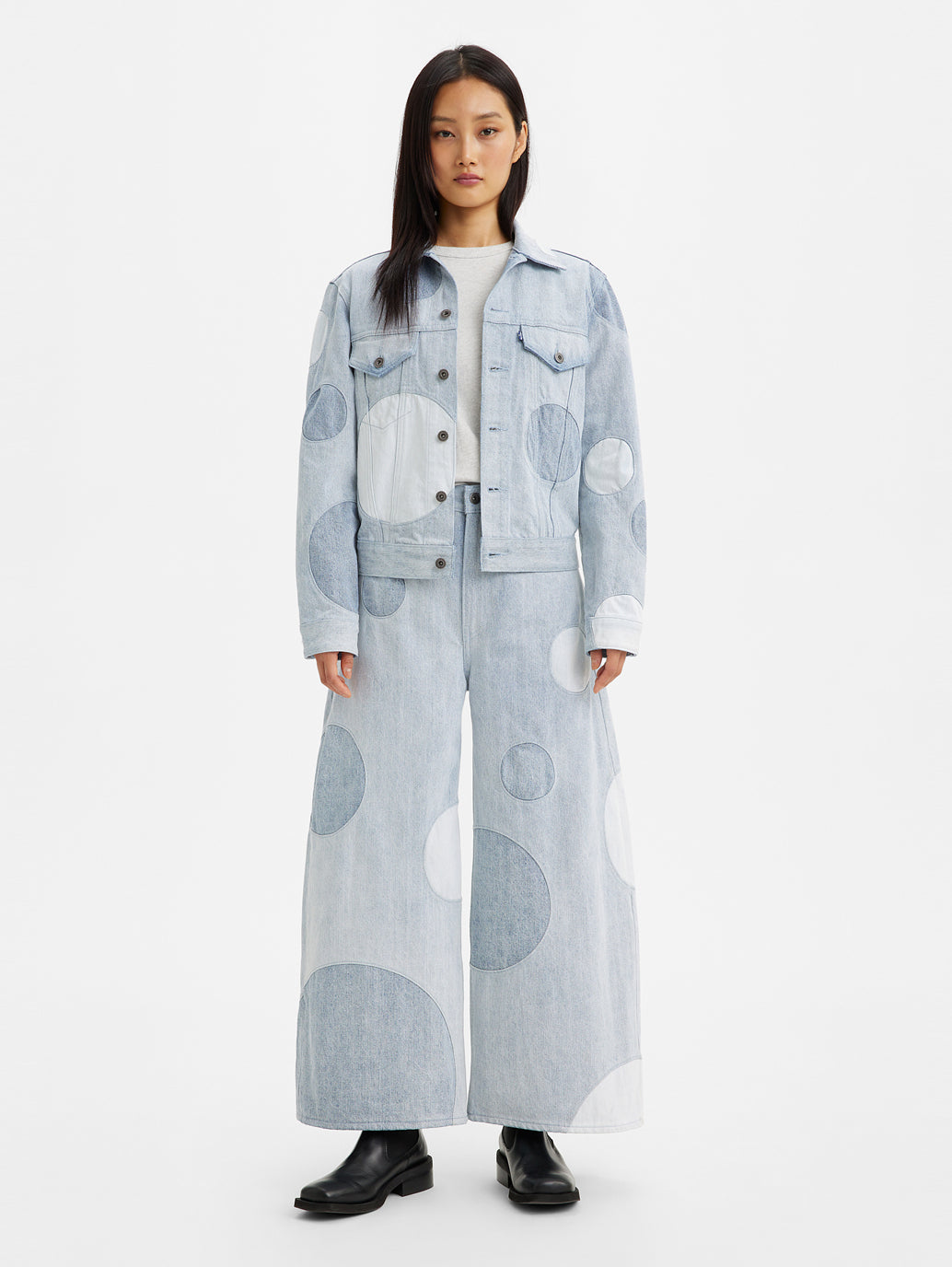 Women's Blue Barrel Loose Fit High Rise Jeans - ModelFront View