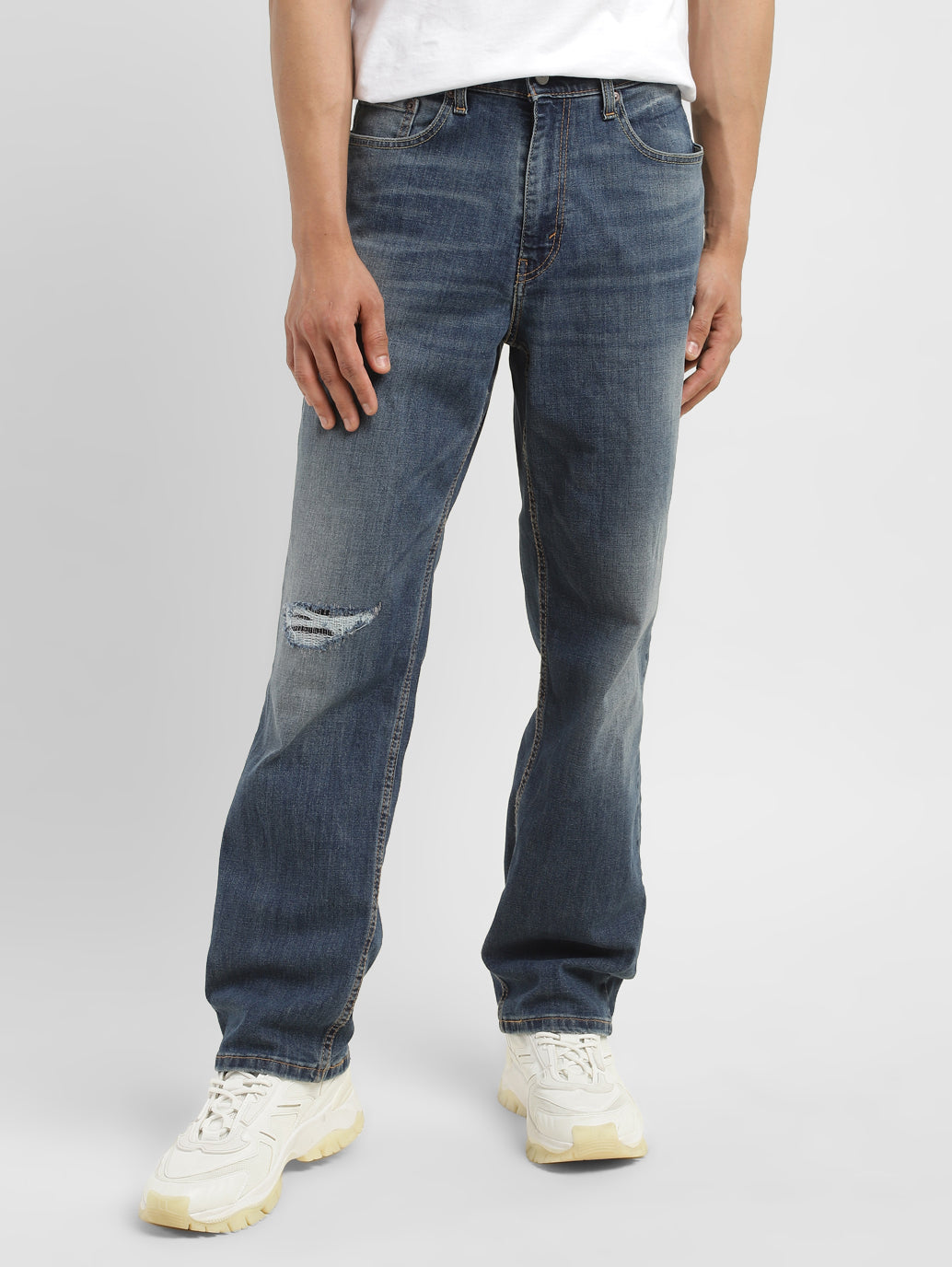 Men's 550 Blue Loose Fit Mid Rise Jeans - Front View
