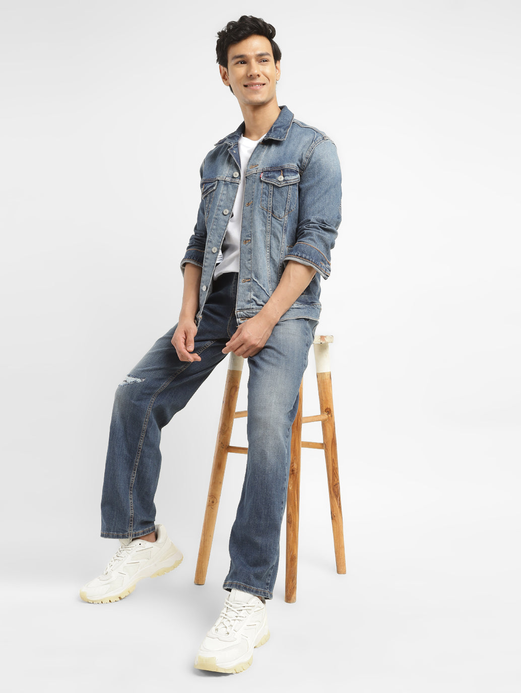 Men's 550 Blue Loose Fit Mid Rise Jeans - Shot View
