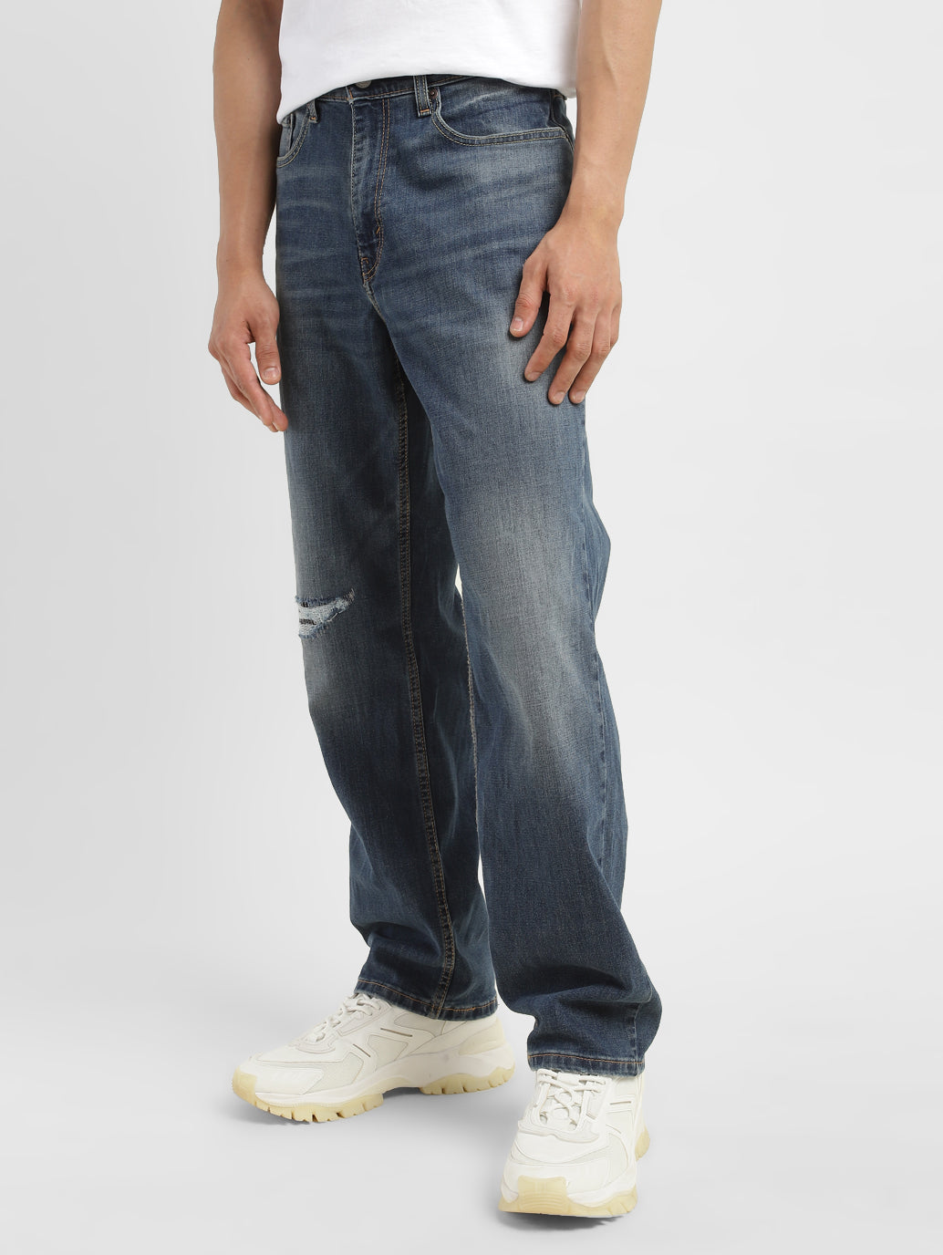 Men's 550 Blue Loose Fit Mid Rise Jeans - Side View