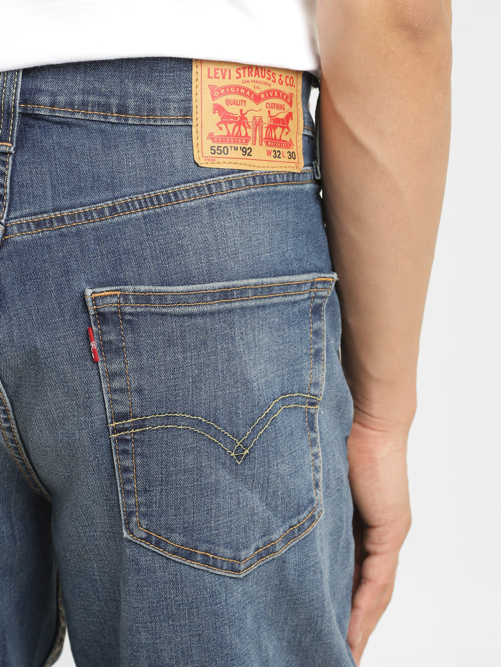 Men's 550 Blue Loose Fit Mid Rise Jeans - Details View