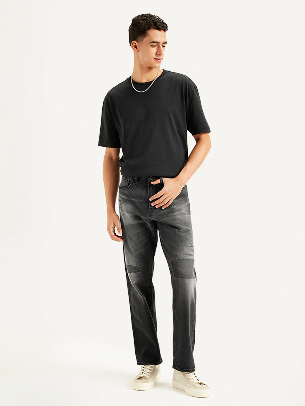 Men's 550'92 Black Loose Fit Mid Rise Jeans - Styleshot View