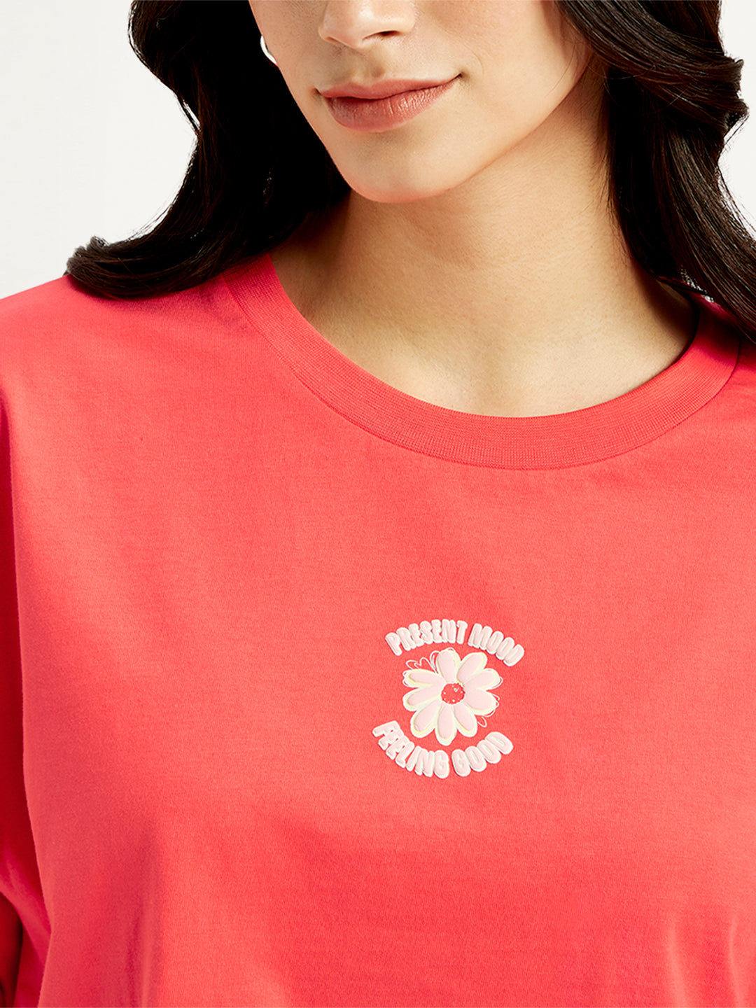 Women's Graphic Relaxed Fit T-shirt - Detail View