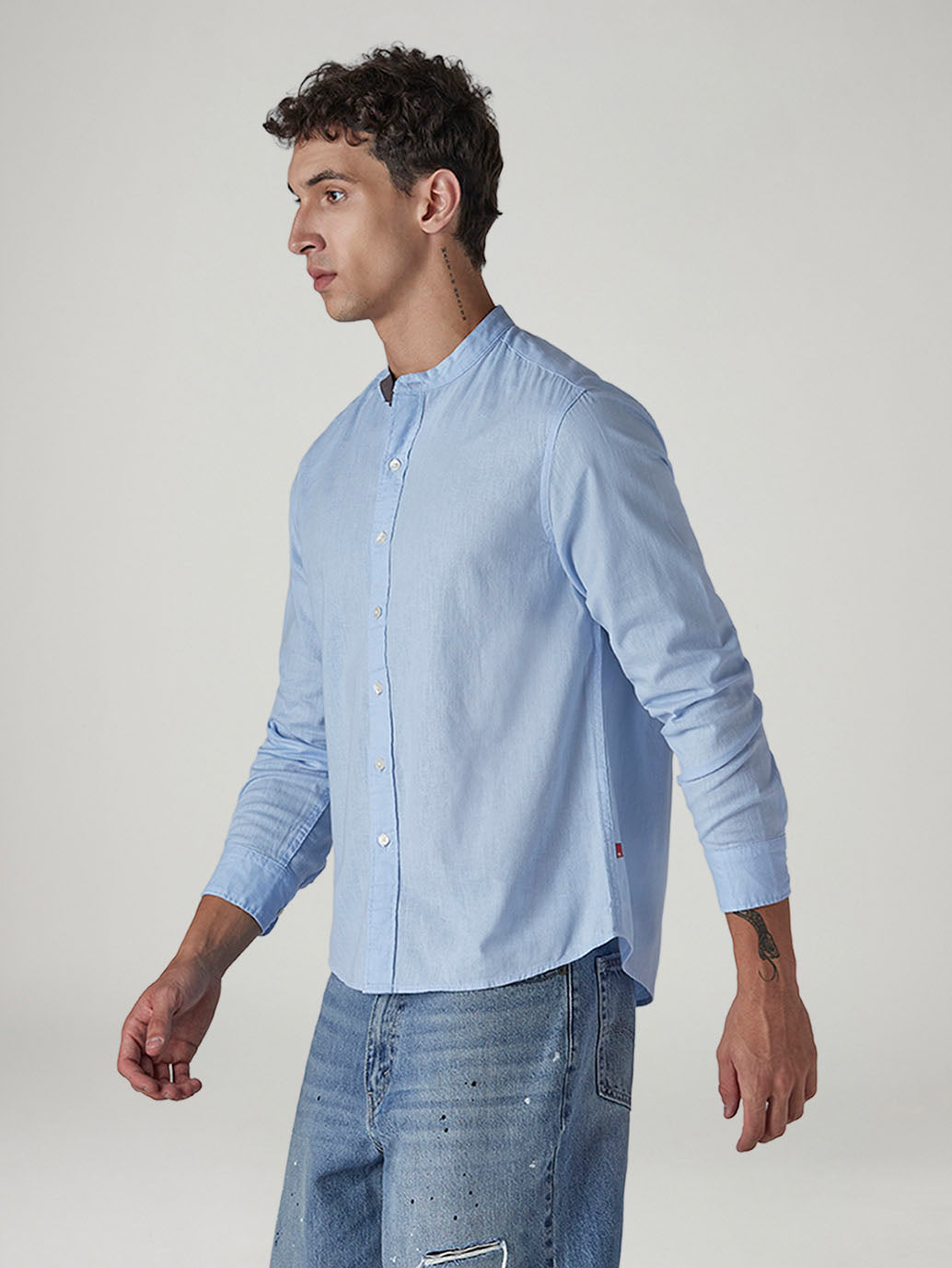Men's Solid Regular Collar Slim Fit Linen Shirt - Side View