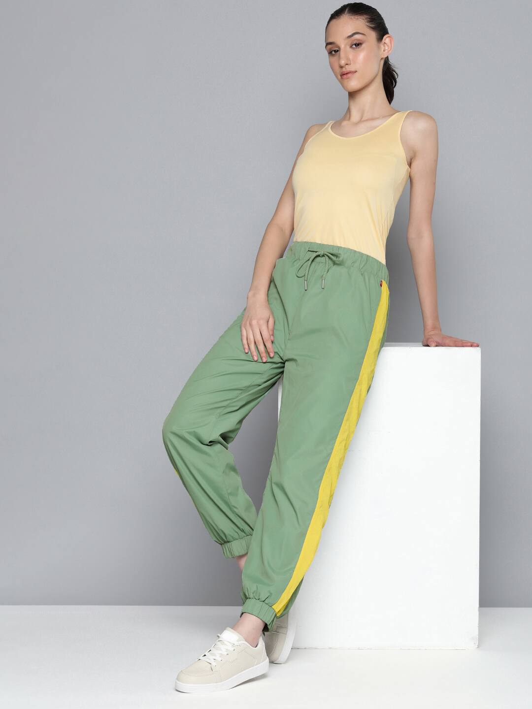 Women's Mid Rise Green Loose Tapered Fit Joggers - A657000014 View