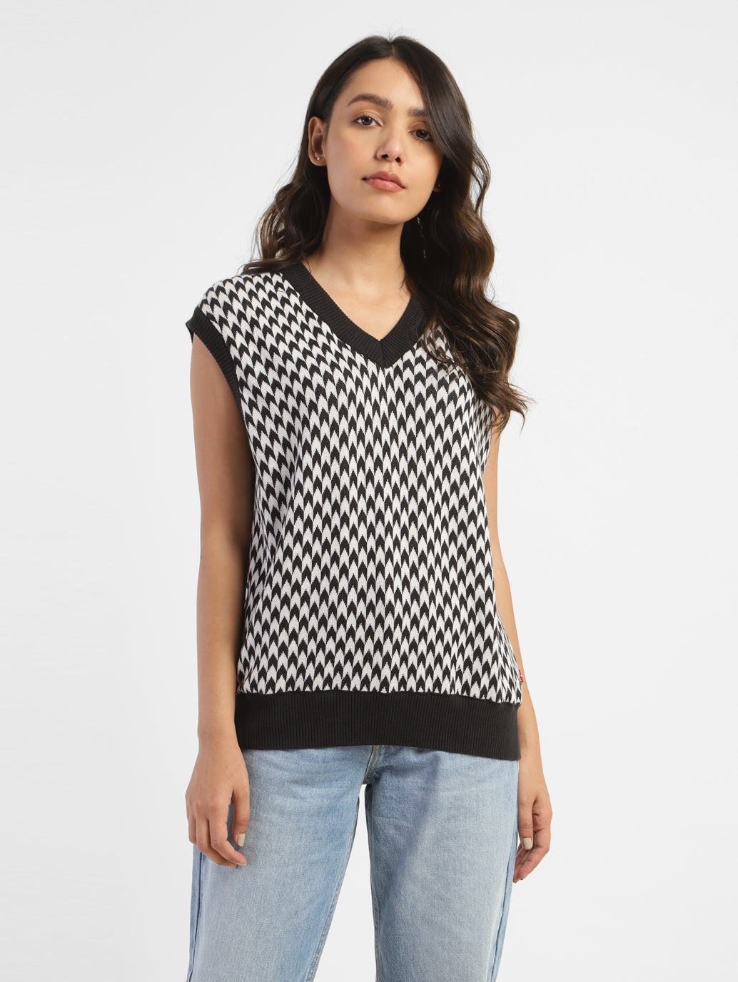 Women's V-Neck Checkered Sweater - 3768aa9e-411e-4869-8322-b6d5ac2ececd View