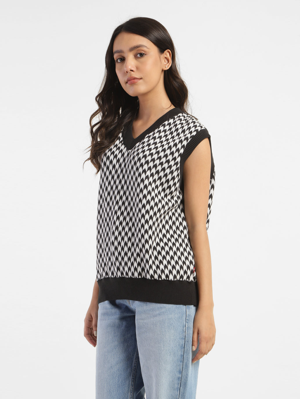 Women's V-Neck Checkered Sweater - 84b411ad-7346-48bd-abb5-62dd9c94f4cb View