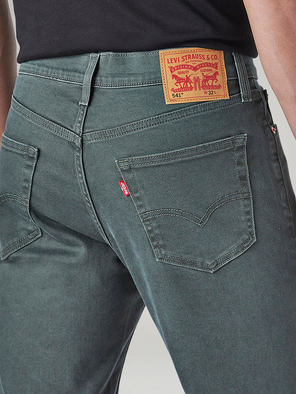 Men's 541 Green Tapered Fit Mid Rise Shorts - Detail View