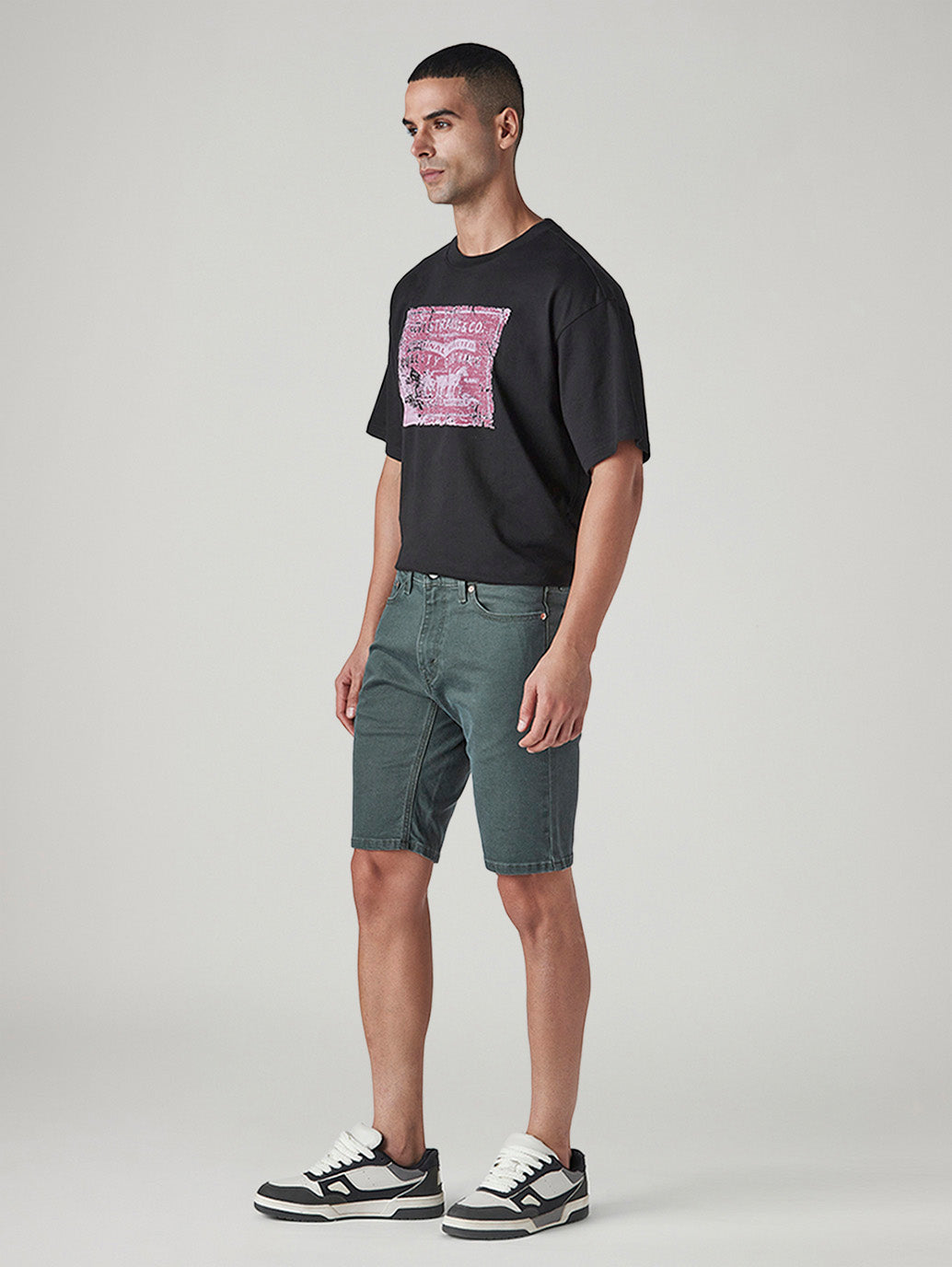 Men's 541 Green Tapered Fit Mid Rise Shorts - Side View