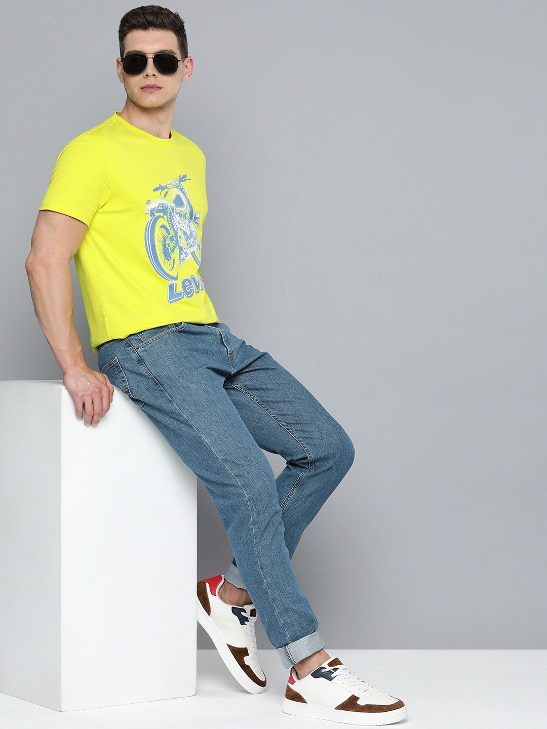 Men's 512 Blue Slim Tapered Fit Mid Rise Jeans - StyleDetails View