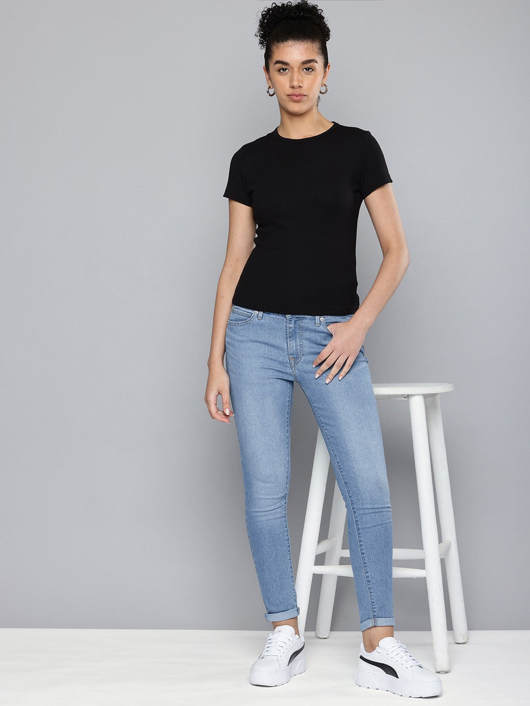 Women's 711 Blue Skinny Fit Mid Rise Jeans - Styledetails View