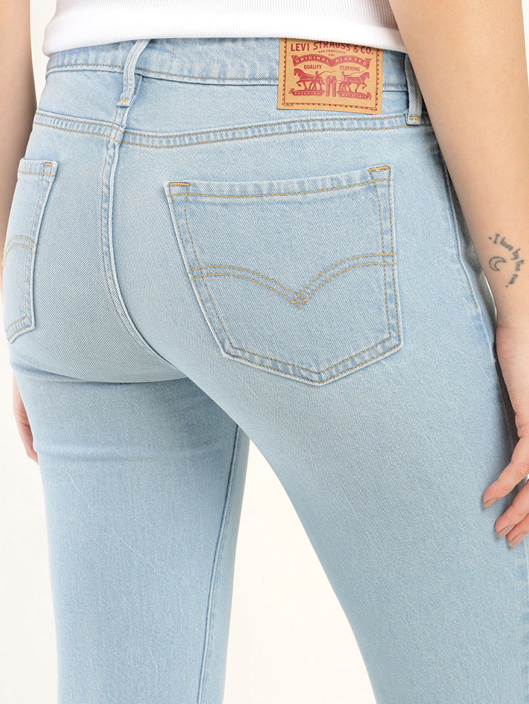 Women's 711 Blue Skinny Fit Mid Rise Jeans - Detail View