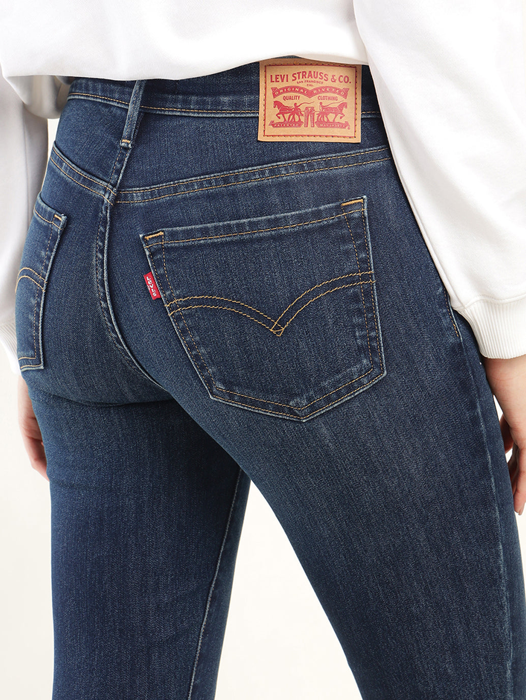 Women's 711 Blue Skinny Fit Mid Rise Jeans - Detail View
