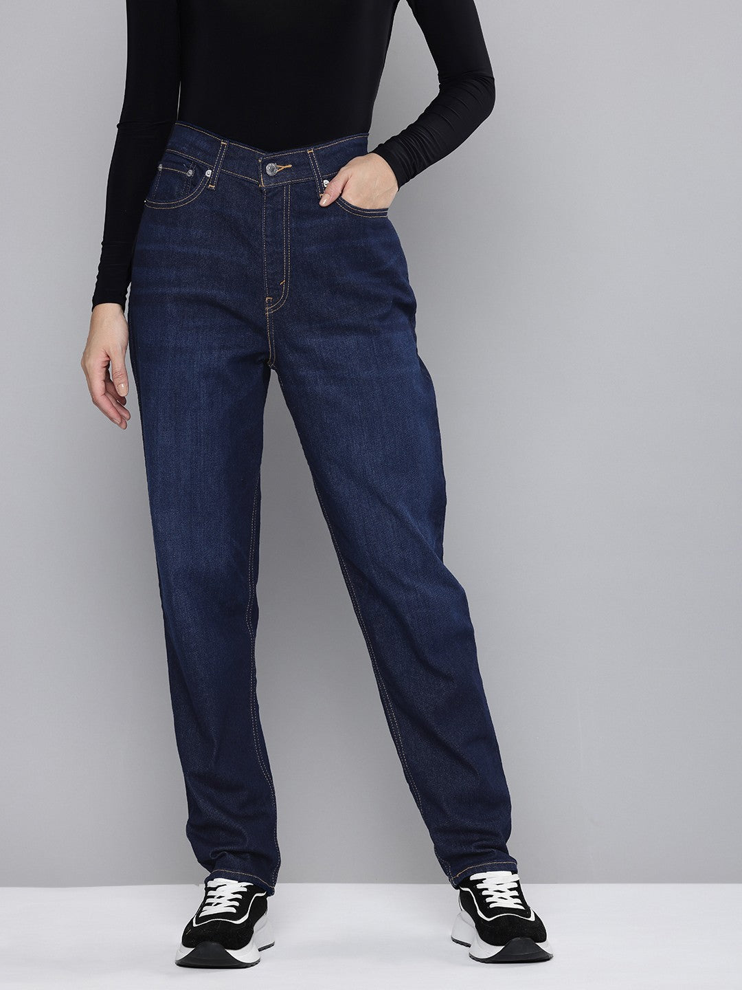 Women's 80s Mom Blue Loose Fit High Rise Jeans - front View