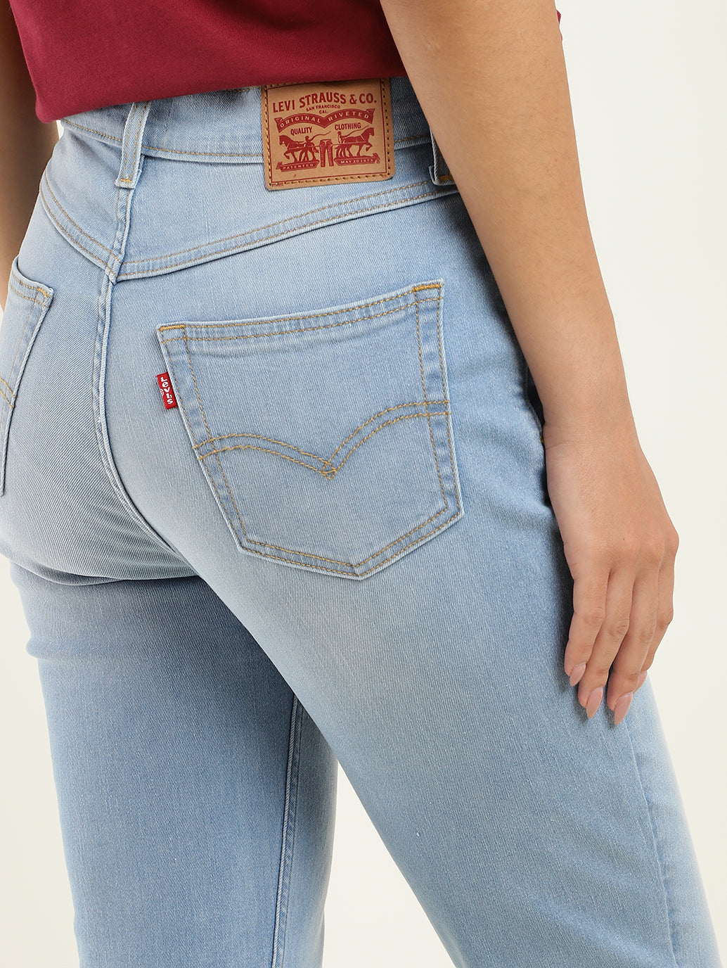 Women's 80s Mom Blue Loose Fit High Rise Jeans - BackDetails View