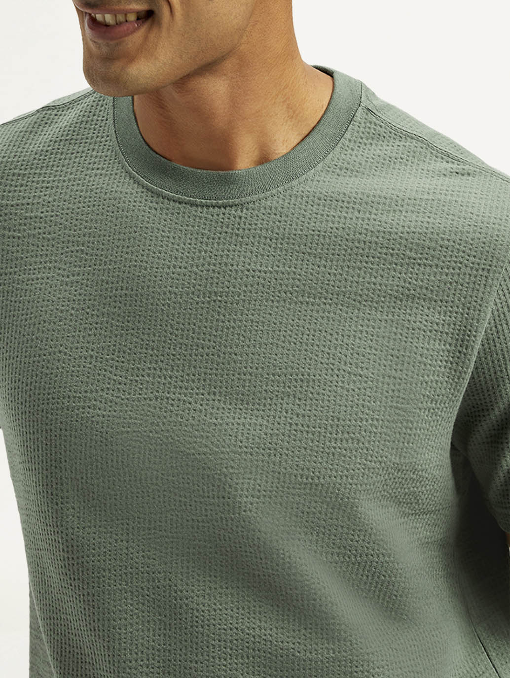 Men's Solid Regular Fit T-Shirt - Detail View