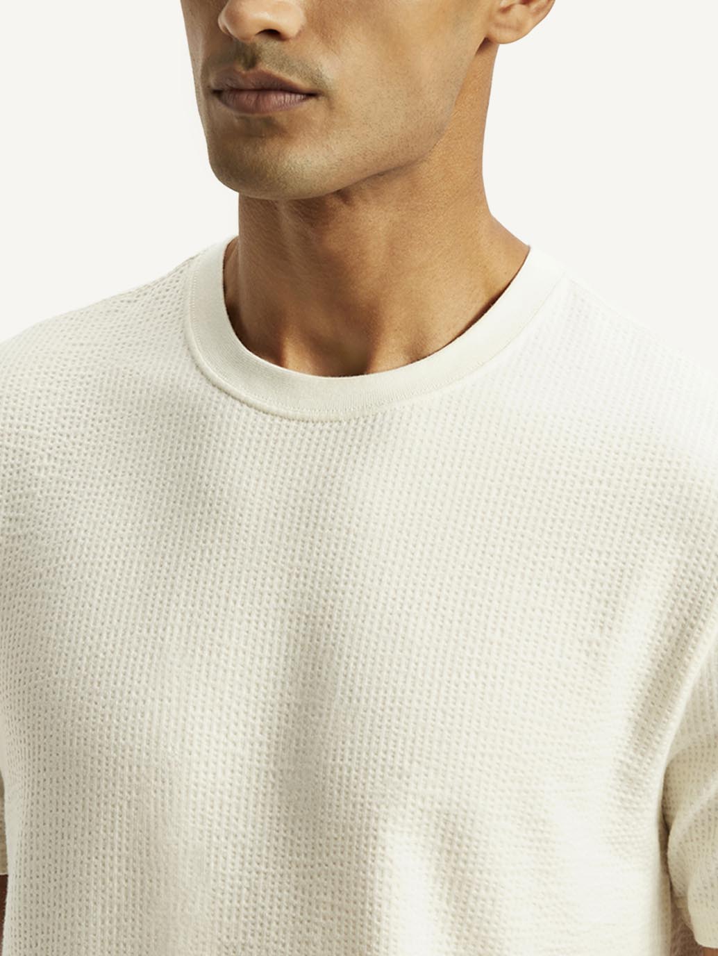 Men's Solid Regular Fit T-Shirt - Detail View