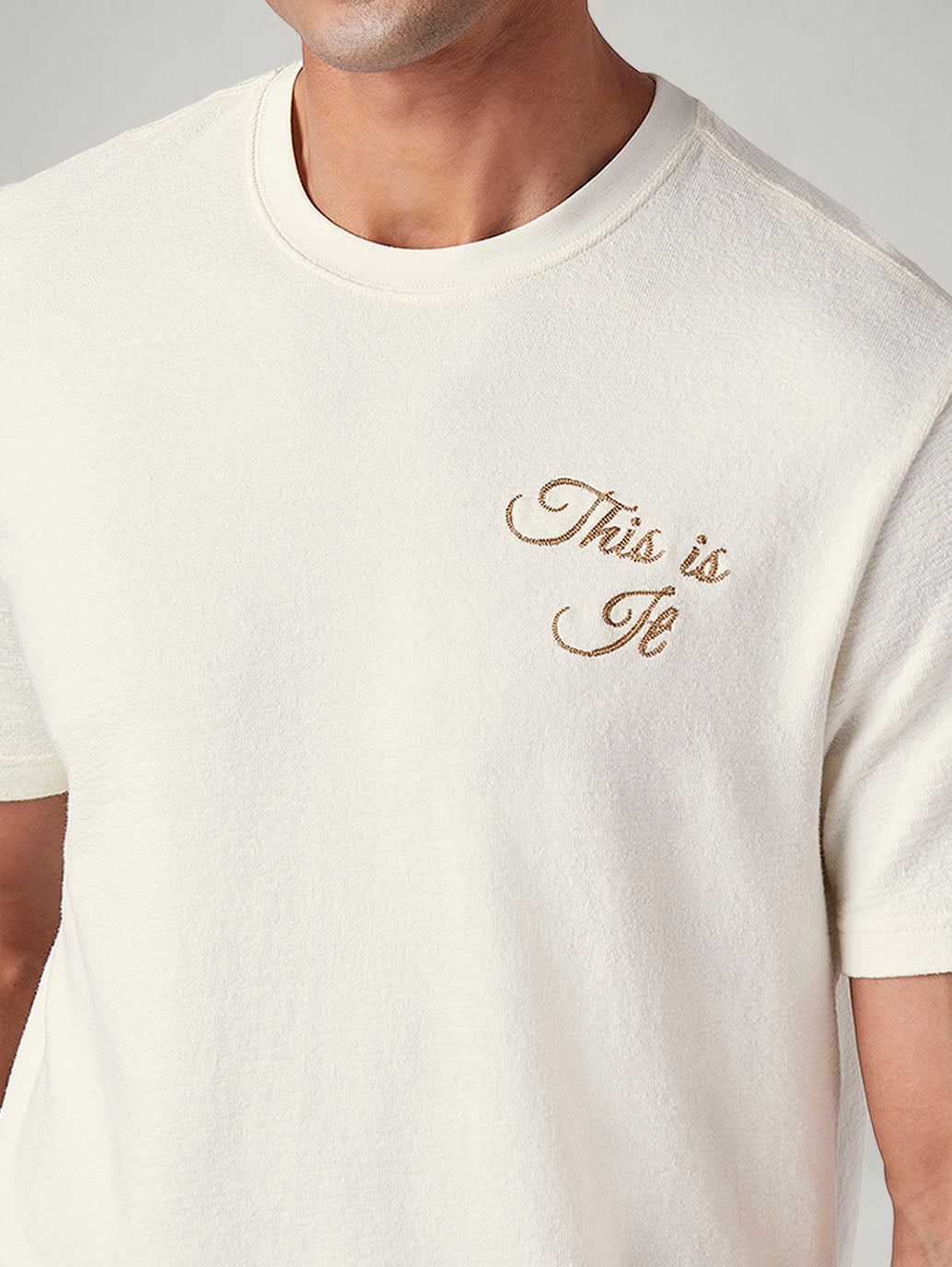 Men's Solid Regular Fit Textured T-Shirt - 20 View
