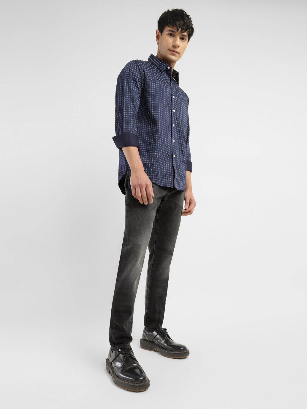 Men's Redloop 512 Grey Slim Tapered Fit Mid Rise Jeans - StyleShot View