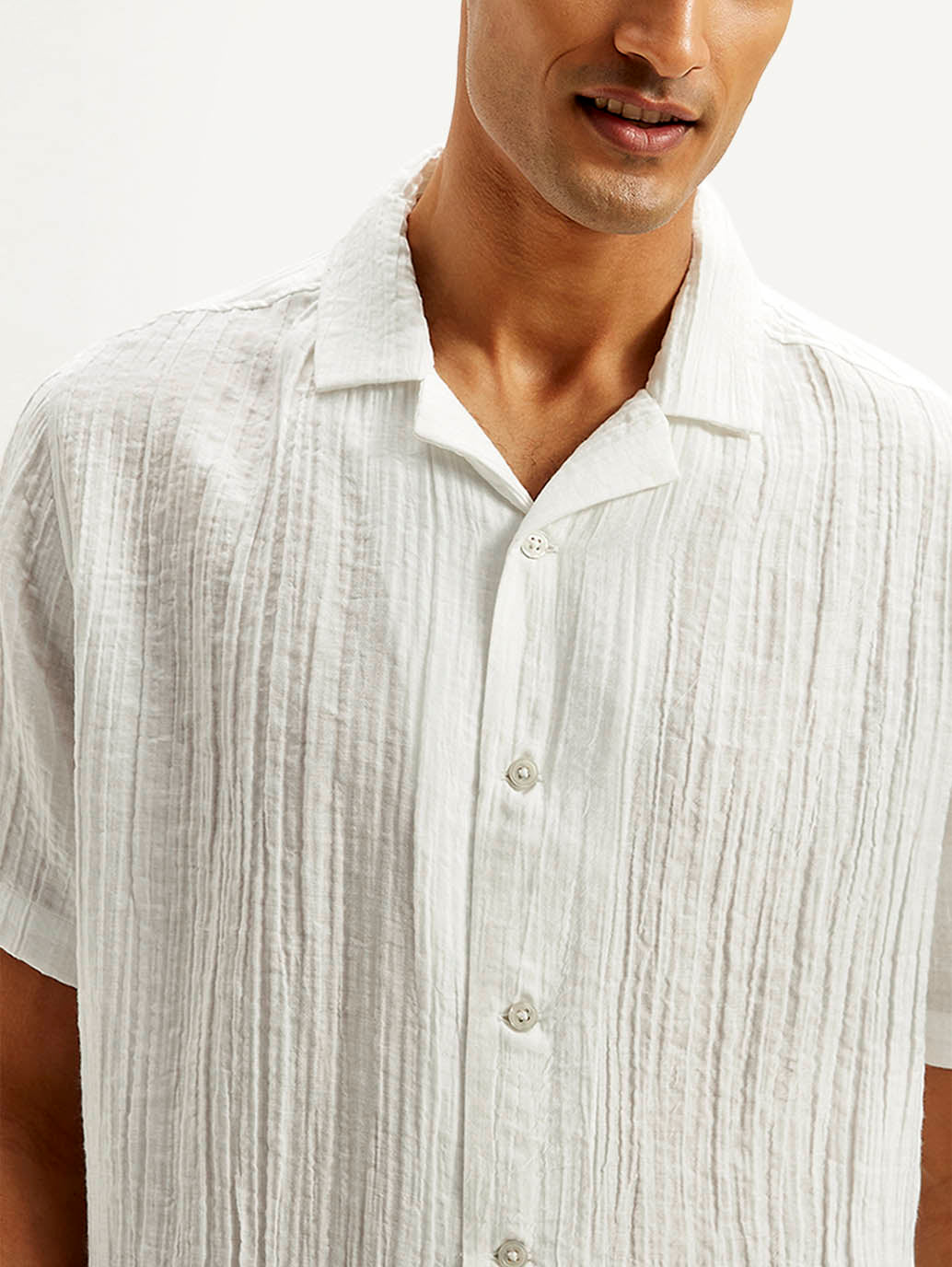 Men's Textured Resort Collar Relaxed Fit Shirt - Detail View