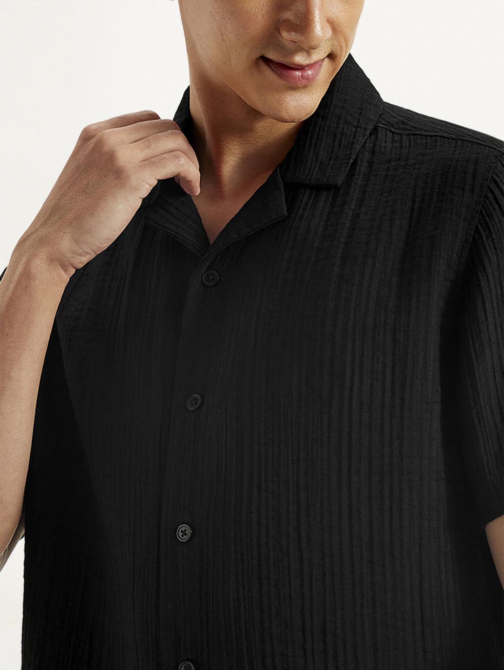 Men's Resort Collar Textured Relaxed Fit Shirt - Detail View