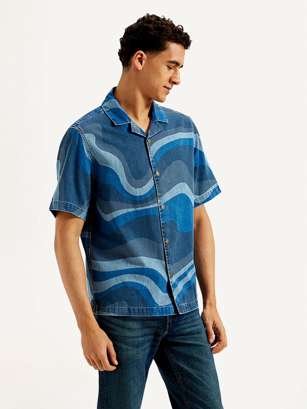 Men's Resort Collar Abstract Relaxed Fit Shirt - Side View
