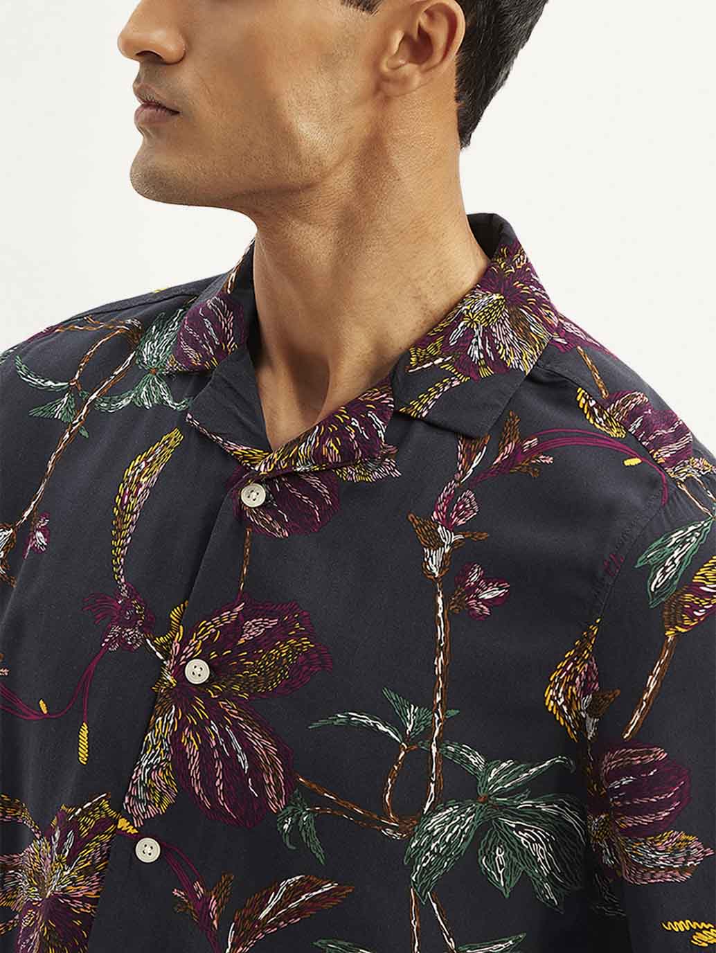 Men's Resort Collar Floral Relaxed Fit Camp Shirt - Detail View