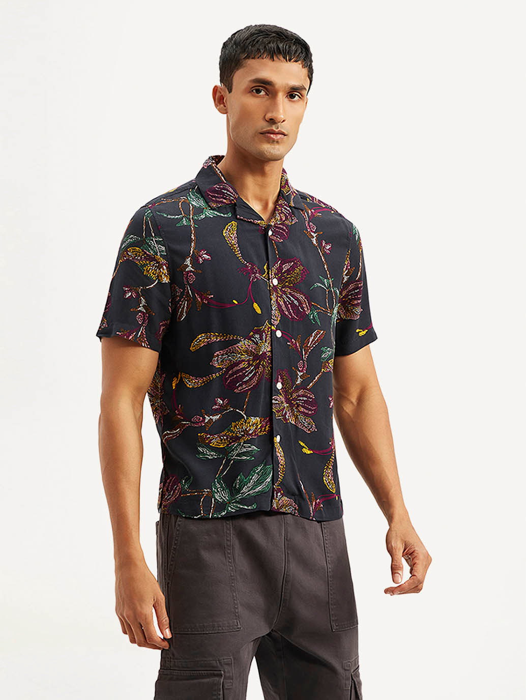 Men's Resort Collar Floral Relaxed Fit Camp Shirt - Side View