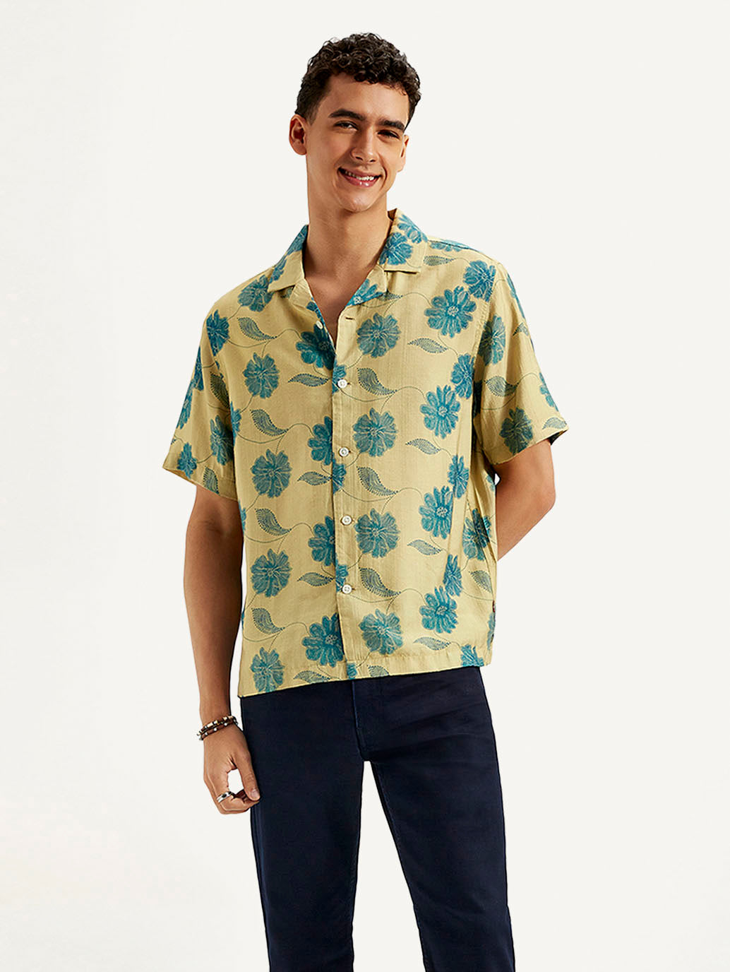 Men's Resort Collar Floral Relaxed Fit Shirt - Styleshot View