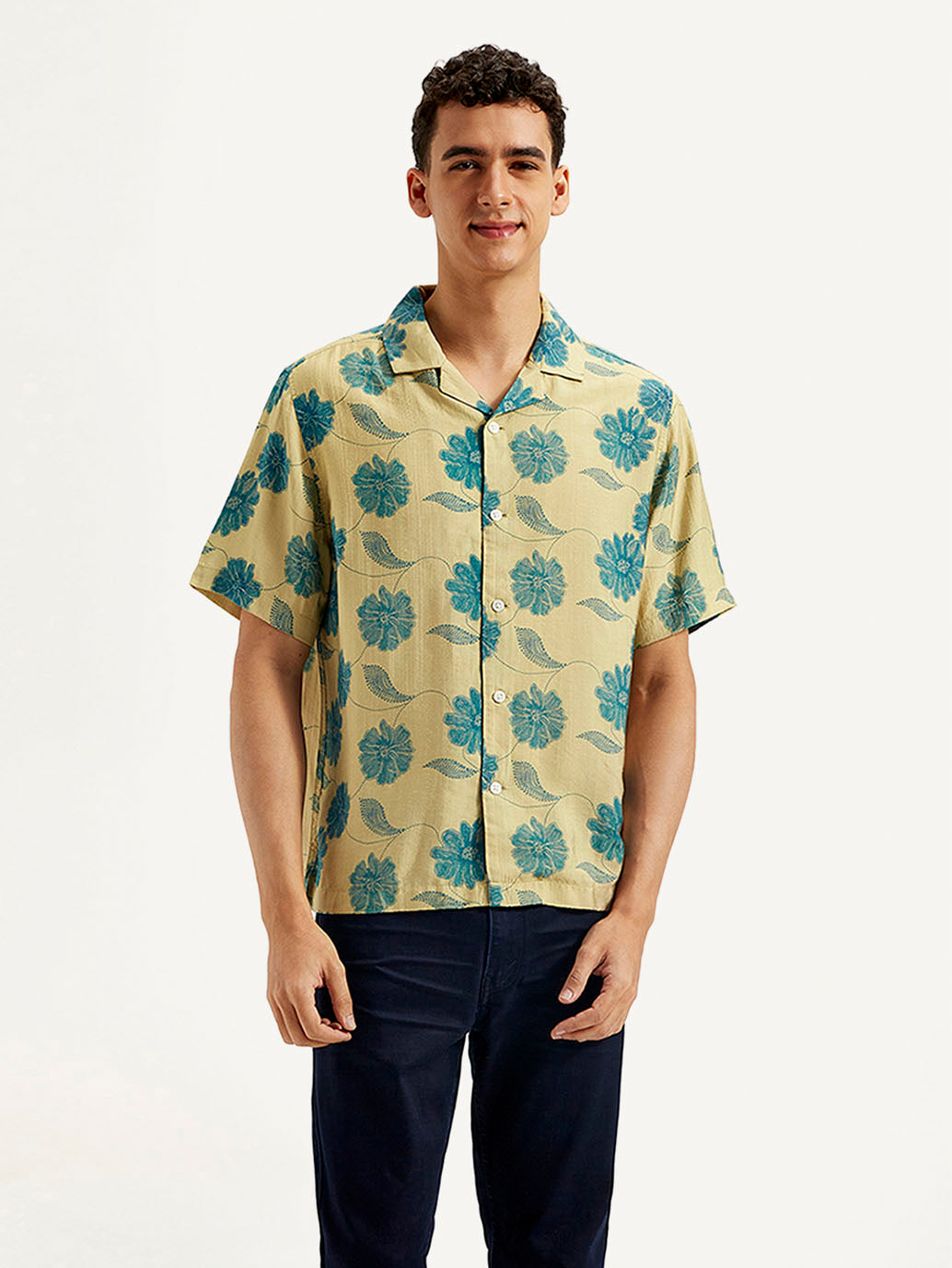Men's Resort Collar Floral Relaxed Fit Shirt - Front View
