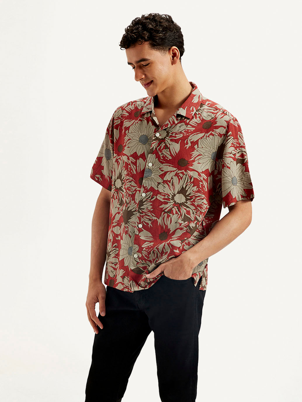 Men's Resort Collar Floral Relaxed Fit Linen Shirt - Side View