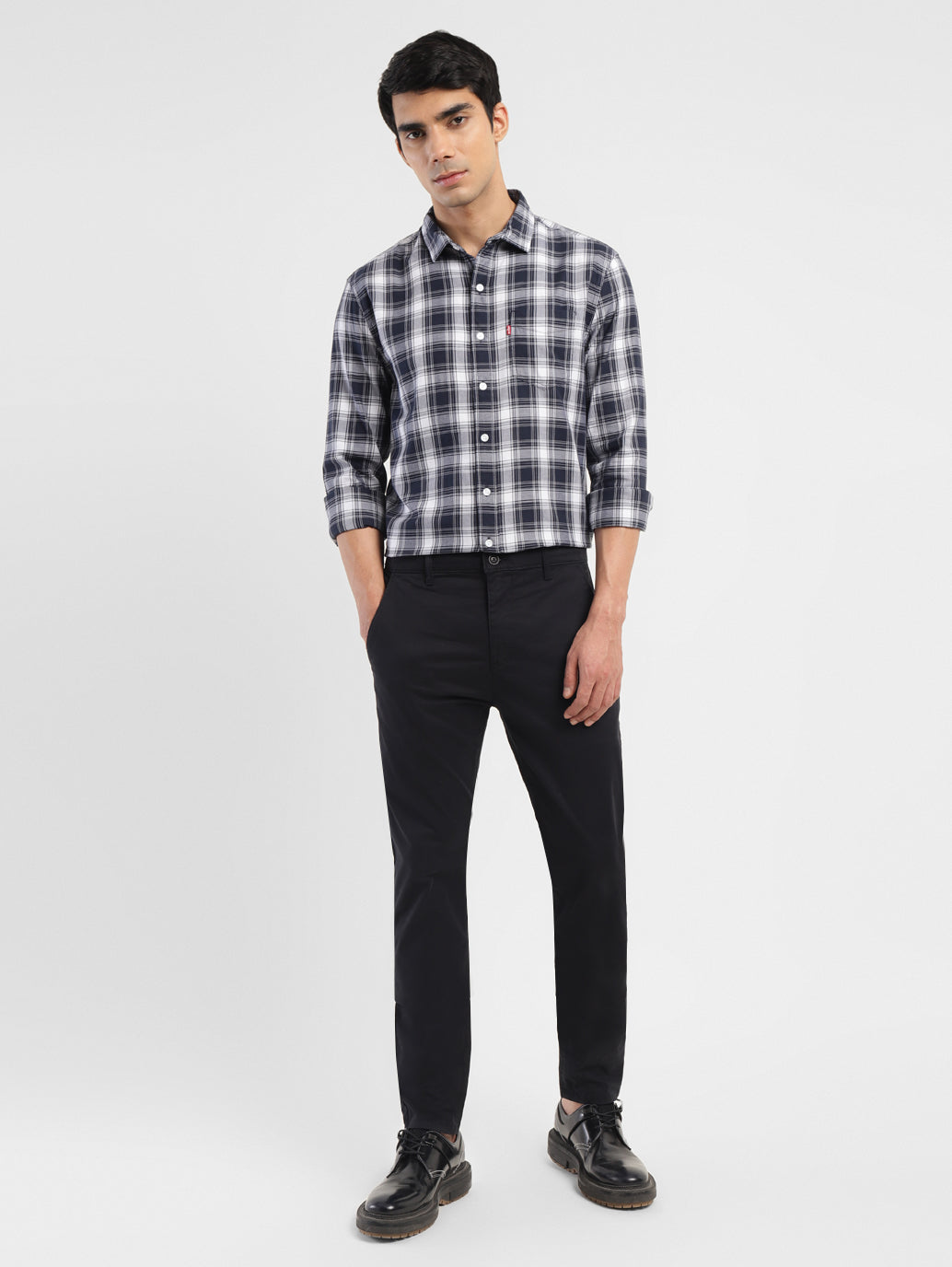 Men's 512 Black Slim Tapered Fit Chinos - 7ccbb8e4-5fb3-4827-a69b-debcb5b03e18 View