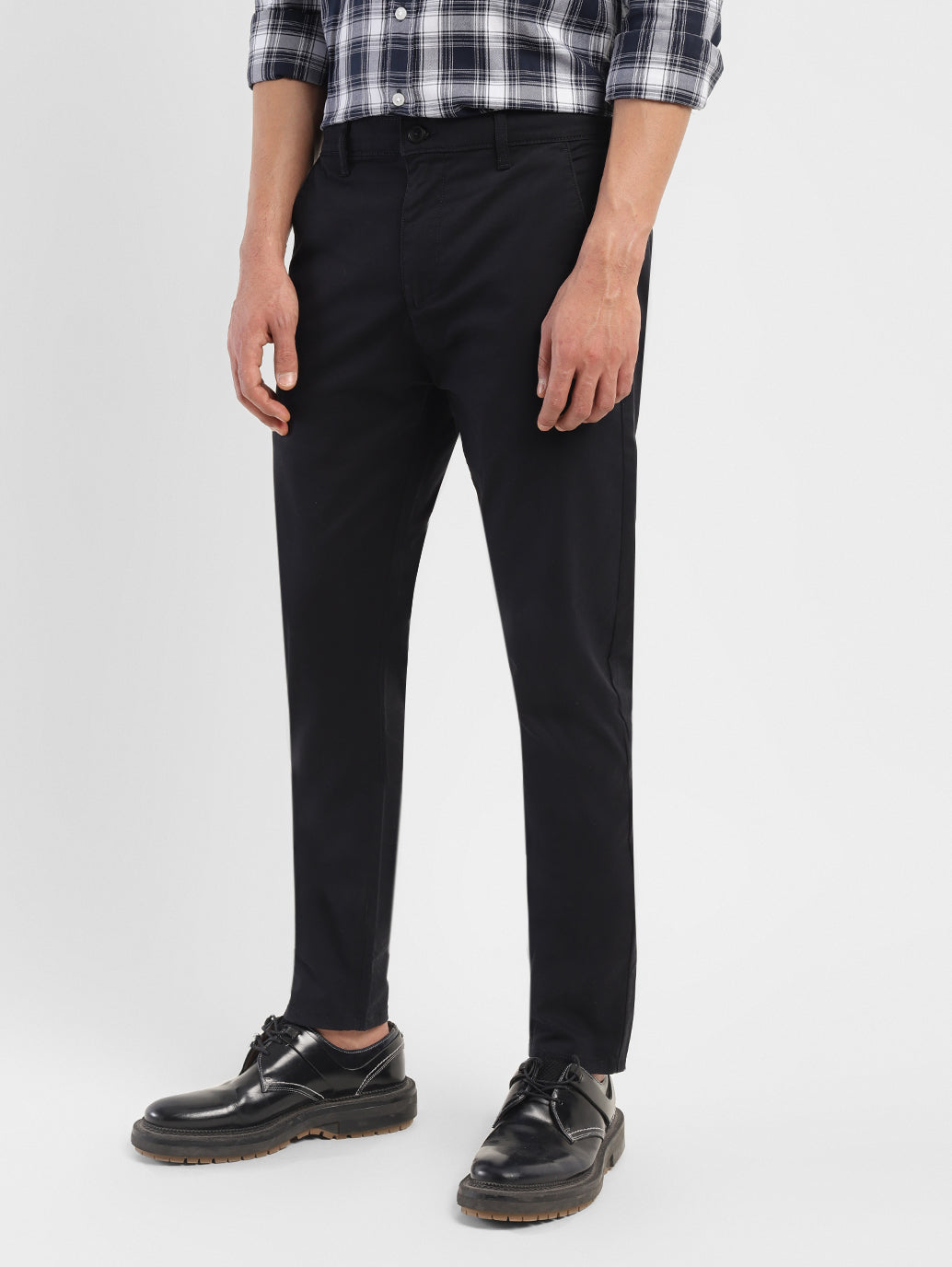 Men's 512 Black Slim Tapered Fit Chinos - 398a7f2f-b530-4bca-9dc0-e2c3fcc13662 View