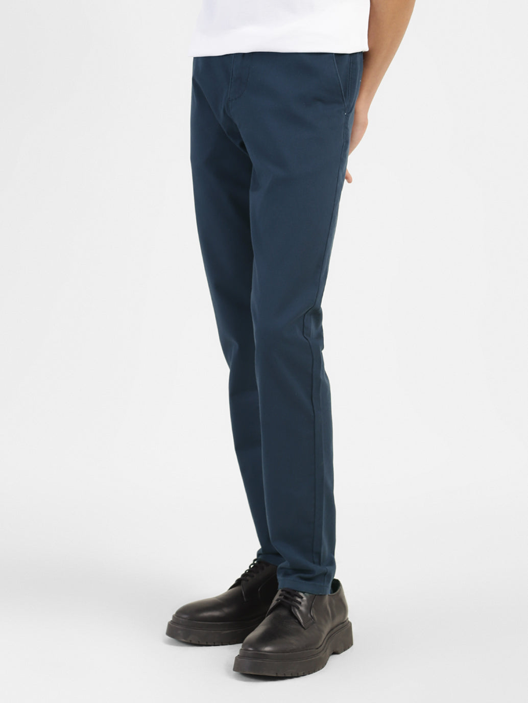 Men's 512 Blue Slim Tapered Fit Chinos - 3598d257-da74-4260-91ee-b7149a6e0ac5 View