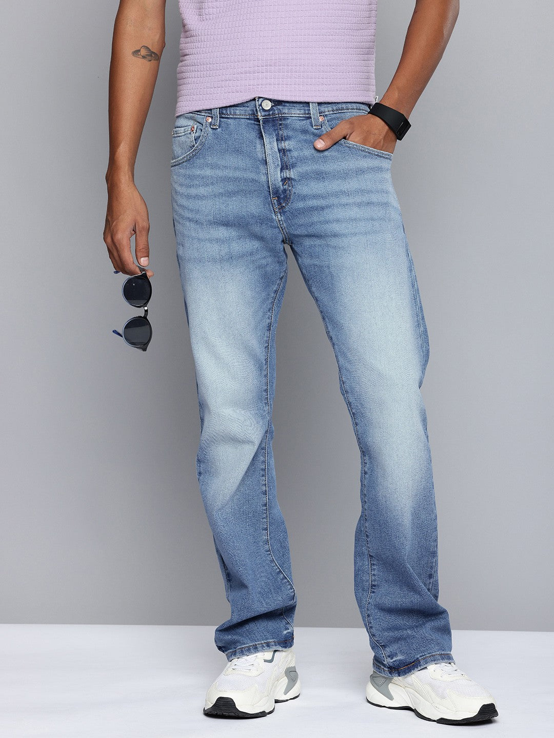 Men's 517 Indigo Bootcut Fit Mid Rise Jeans - a2593b1a-aca6-4062-a965-24cb247c82e41729855086947-Levis-Men-517-Bootcut-Heavy-Fade-Stretchable-Jeans-216172985-1 View