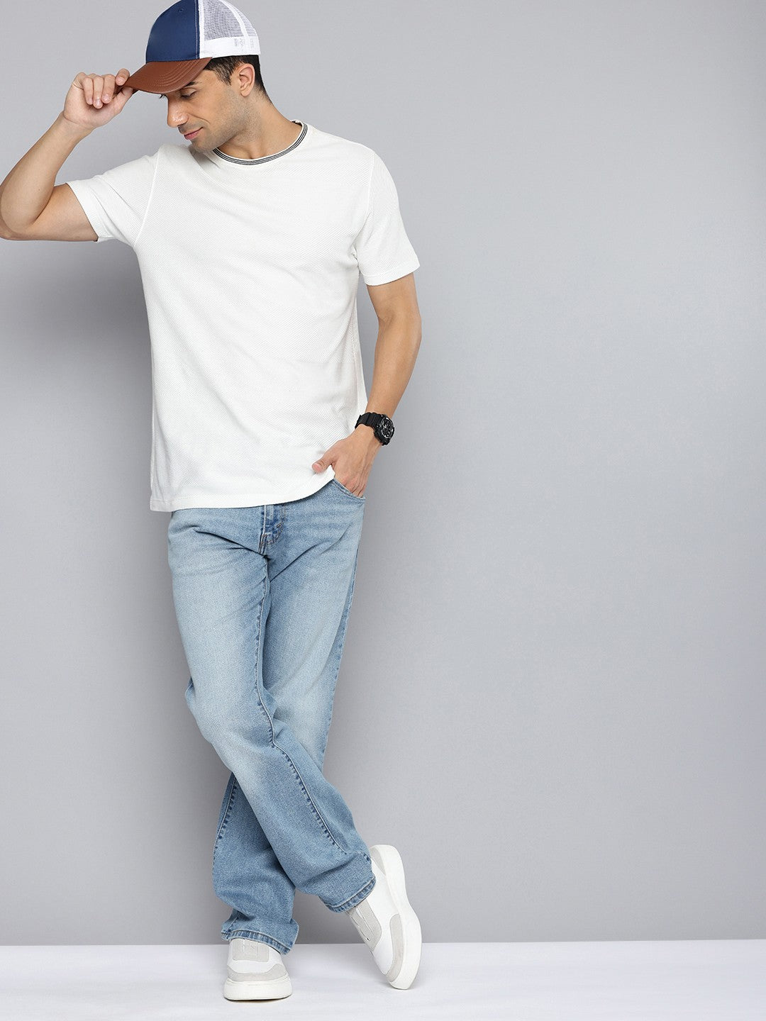 Men's 517 Light Blue Bootcut Fit Mid Rise Jeans - a814e492-fcf7-4ab7-93ca-760986db479f1729838561517-Levis-Men-Jeans-1641729838560935-4 View